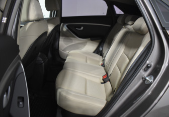 Подержанный автомобиль Hyundai i30 Hatchback 2014 года (11 фото)