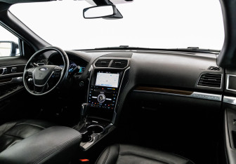 Подержанный автомобиль Ford Explorer 2017 года (10 фото)