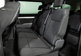 Подержанный автомобиль Peugeot Traveller 2021 года (10 фото)