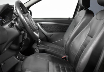 Подержанный автомобиль Renault Duster 2017 года (10 фото)