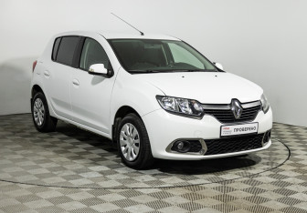 Подержанный автомобиль Renault Sandero 2017 года (3 фото)