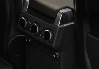 Подержанный автомобиль Land Rover Discovery 2020 года (38 фото)