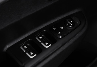 Подержанный автомобиль Kia Rio Sedan 2017 года (18 фото)