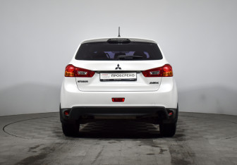 Подержанный автомобиль Mitsubishi ASX 2013 года (6 фото)