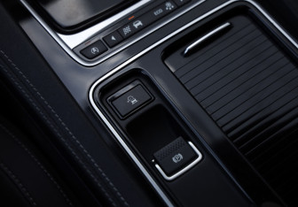 Подержанный автомобиль Jaguar F-Pace 2017 года (20 фото)