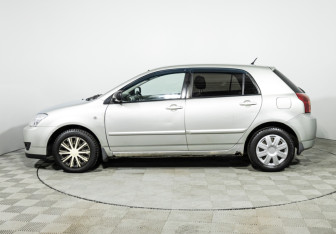Подержанный автомобиль Toyota Corolla Hatchback 2006 года (8 фото)