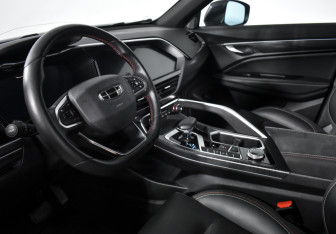 Подержанный автомобиль Geely Tugella 2022 года (9 фото)