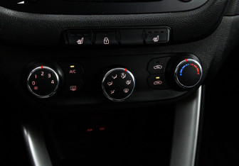 Подержанный автомобиль Kia Ceed Hatchback 2013 года (13 фото)