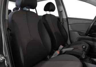 Подержанный автомобиль Kia Rio Hatchback 2010 года (16 фото)