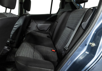 Подержанный автомобиль Renault Sandero 2012 года (10 фото)
