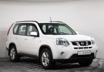 Подержанный автомобиль Nissan X-Trail 2014 года (3 фото)