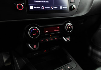Подержанный автомобиль Kia Rio Hatchback 2021 года (17 фото)