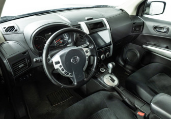 Подержанный автомобиль Nissan X-Trail 2013 года (11 фото)