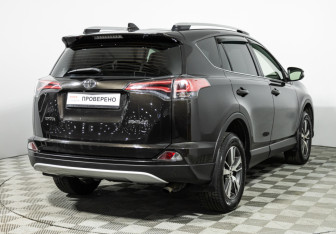 Подержанный автомобиль Toyota RAV4 2016 года (5 фото)