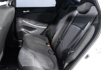 Подержанный автомобиль Hyundai Solaris Sedan 2013 года (10 фото)