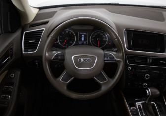 Подержанный автомобиль Audi Q5 2012 года (10 фото)