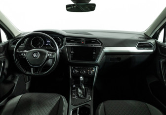 Подержанный автомобиль Volkswagen Tiguan 2019 года (13 фото)