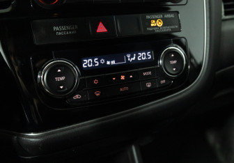 Подержанный автомобиль Mitsubishi Outlander 2012 года (15 фото)