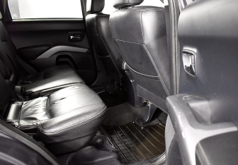 Подержанный автомобиль Mitsubishi Outlander 2008 года (7 фото)