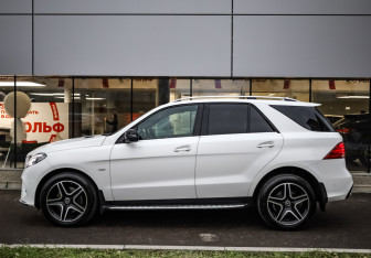 Подержанный автомобиль Mercedes-Benz GLE 2018 года (8 фото)