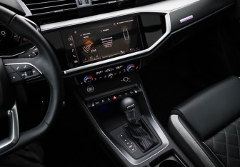 Подержанный автомобиль Audi Q3 2024 года (24 фото)