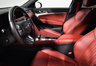 Подержанный автомобиль Genesis G70 2022 года (10 фото)