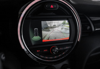 Подержанный автомобиль MINI Hatch 2020 года (15 фото)