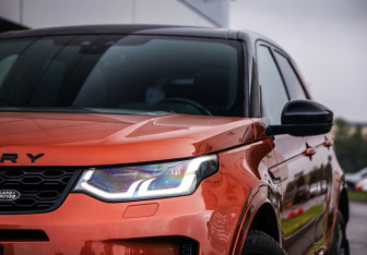 Подержанный автомобиль Land Rover Discovery Sport 2020 года (2 фото)