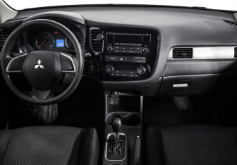 Подержанный автомобиль Mitsubishi Outlander 2014 года (13 фото)