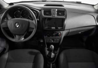 Подержанный автомобиль Renault Logan Sedan 2018 года (13 фото)