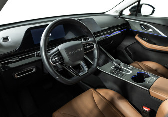 Подержанный автомобиль Omoda C5 2023 года (11 фото)
