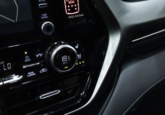 Подержанный автомобиль Toyota Highlander 2021 года (18 фото)