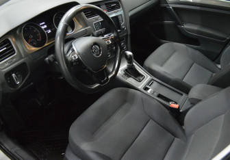 Подержанный автомобиль Volkswagen Golf Hatchback 2013 года (10 фото)