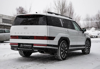 Подержанный автомобиль Hyundai Santa Fe 2023 года (5 фото)