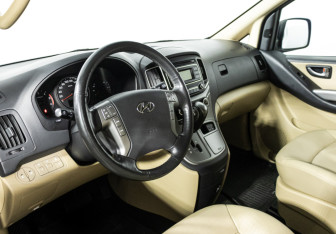 Подержанный автомобиль Hyundai H-1 2016 года (11 фото)