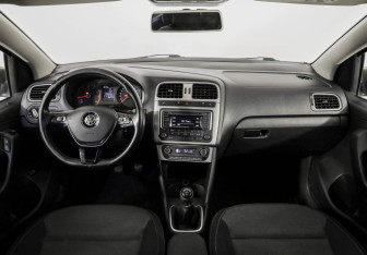 Подержанный автомобиль Volkswagen Polo Sedan 2016 года (10 фото)