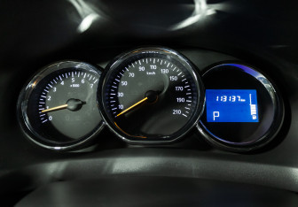 Подержанный автомобиль Renault Sandero 2017 года (12 фото)