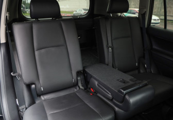 Подержанный автомобиль Toyota Land Cruiser Prado 2020 года (30 фото)