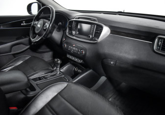 Подержанный автомобиль Kia Sorento 2017 года (13 фото)