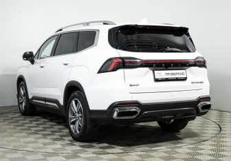 Подержанный автомобиль Geely Okavango 2024 года (7 фото)