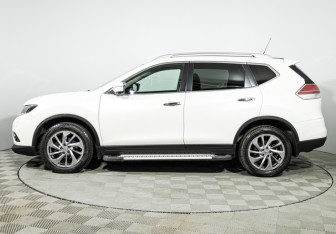 Подержанный автомобиль Nissan X-Trail 2016 года (8 фото)