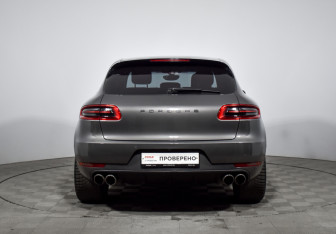 Подержанный автомобиль Porsche Macan 2015 года (6 фото)