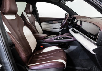 Подержанный автомобиль Geely Monjaro 2023 года (28 фото)