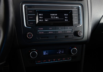 Подержанный автомобиль Volkswagen Polo Sedan 2017 года (14 фото)