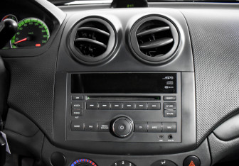 Подержанный автомобиль Chevrolet Aveo Hatchback 2010 года (15 фото)