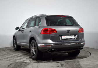 Подержанный автомобиль Volkswagen Touareg 2015 года (7 фото)
