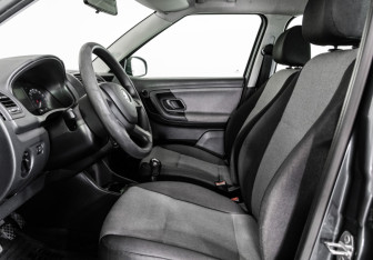Подержанный автомобиль Skoda Fabia Hatchback 2013 года (14 фото)