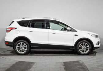 Подержанный автомобиль Ford Kuga 2019 года (4 фото)