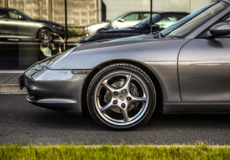 Подержанный автомобиль Porsche Boxster 2004 года (12 фото)