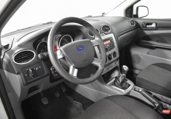 Подержанный автомобиль Ford Focus Sedan 2011 года (9 фото)
